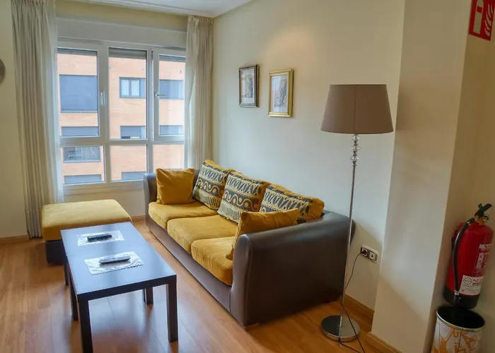 Acogedor En Frente Al Huca شقة *